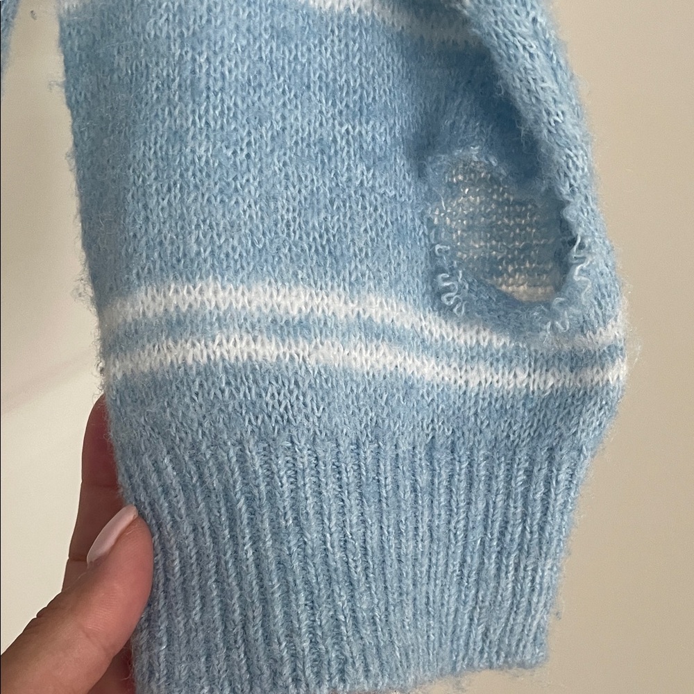 American eagle Light Blue and White Striped V-Neck Sweater flawed - Picture 4 of 4